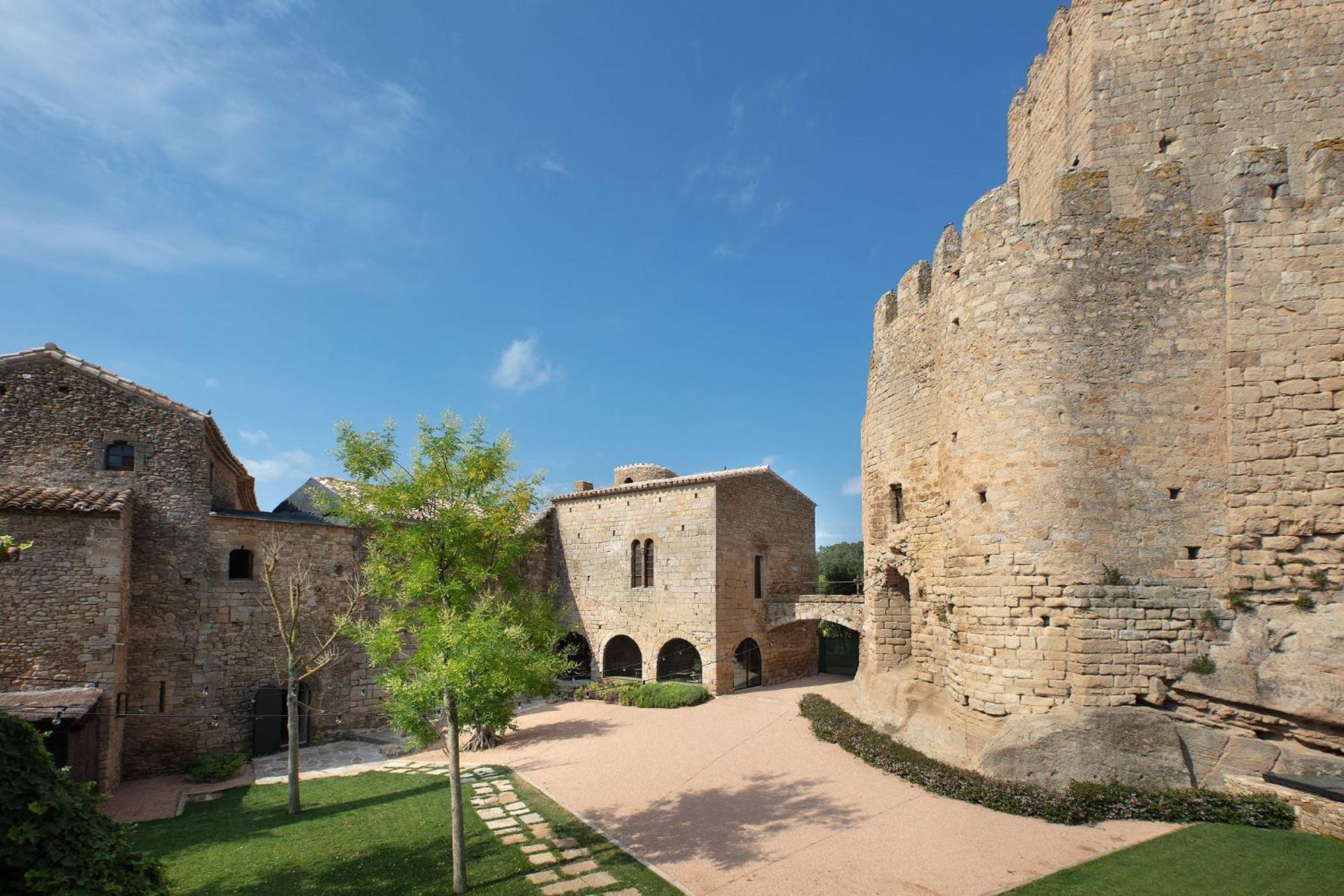 Deco - Casa Castell De Peratallada Exterior photo