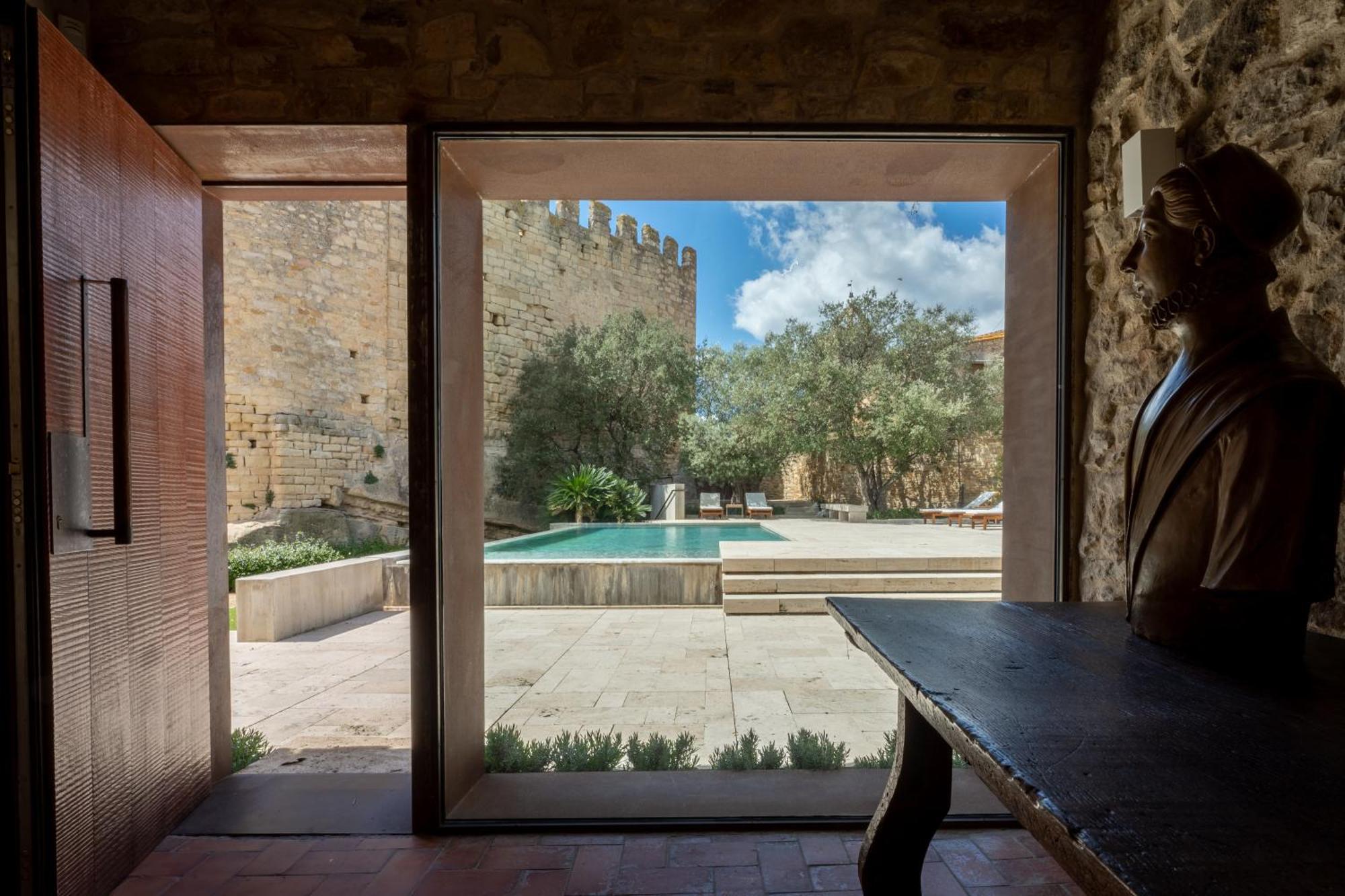 Deco - Casa Castell De Peratallada Exterior photo
