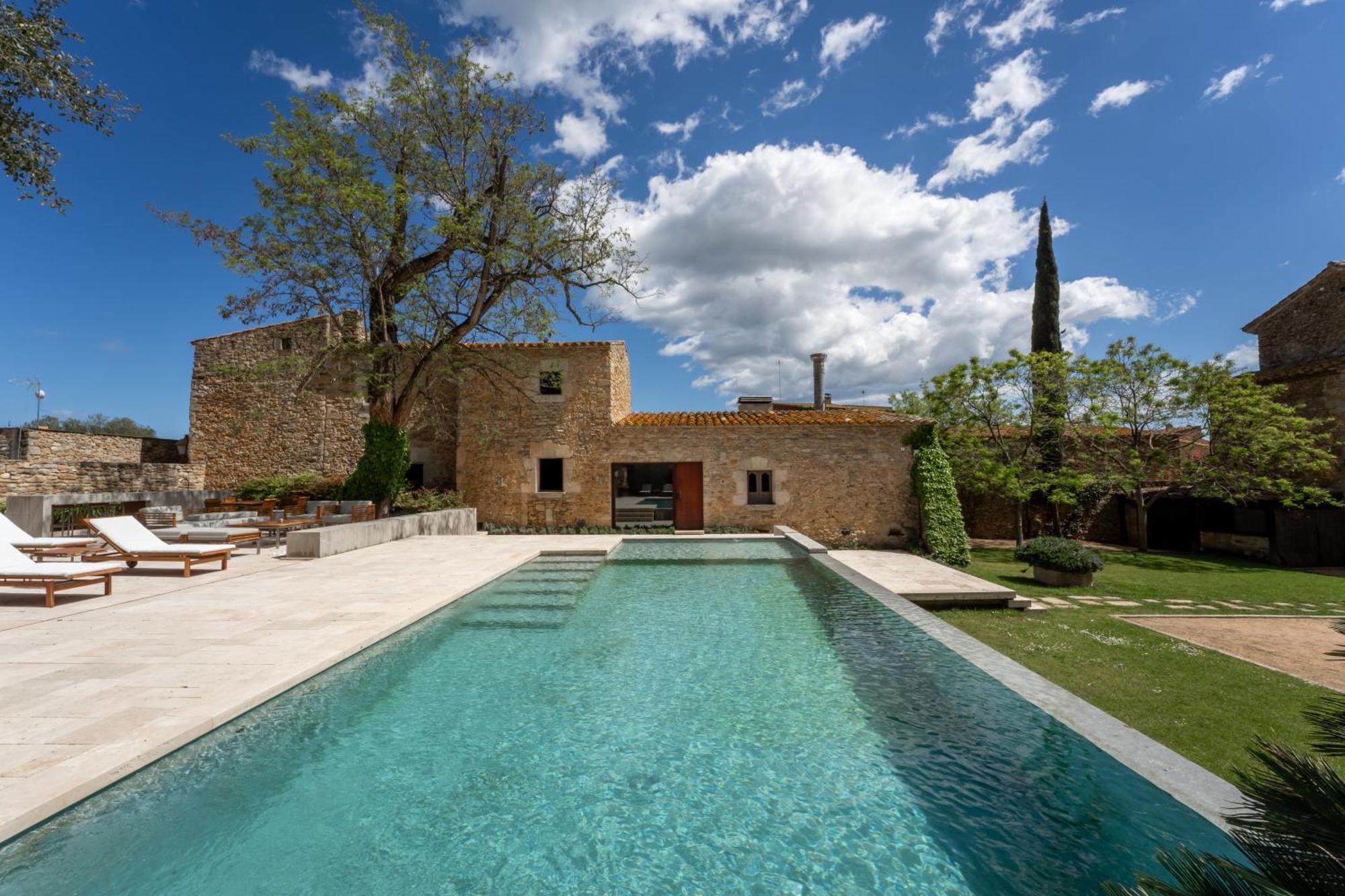 Deco - Casa Castell De Peratallada Exterior photo